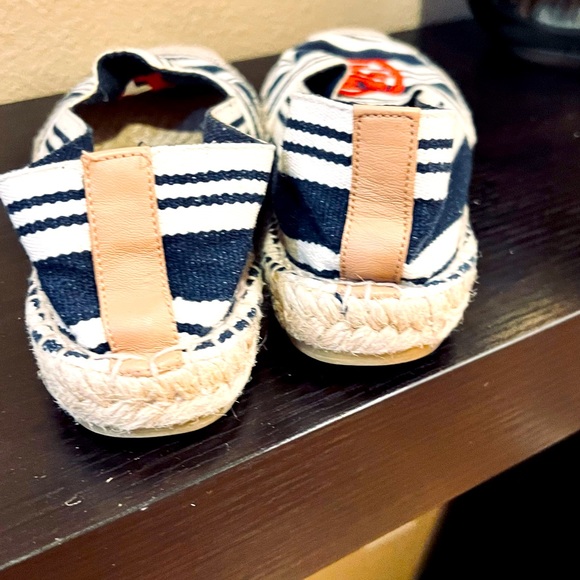 Tory Burch, red and navy blue espadrilles - Picture 5 of 5
